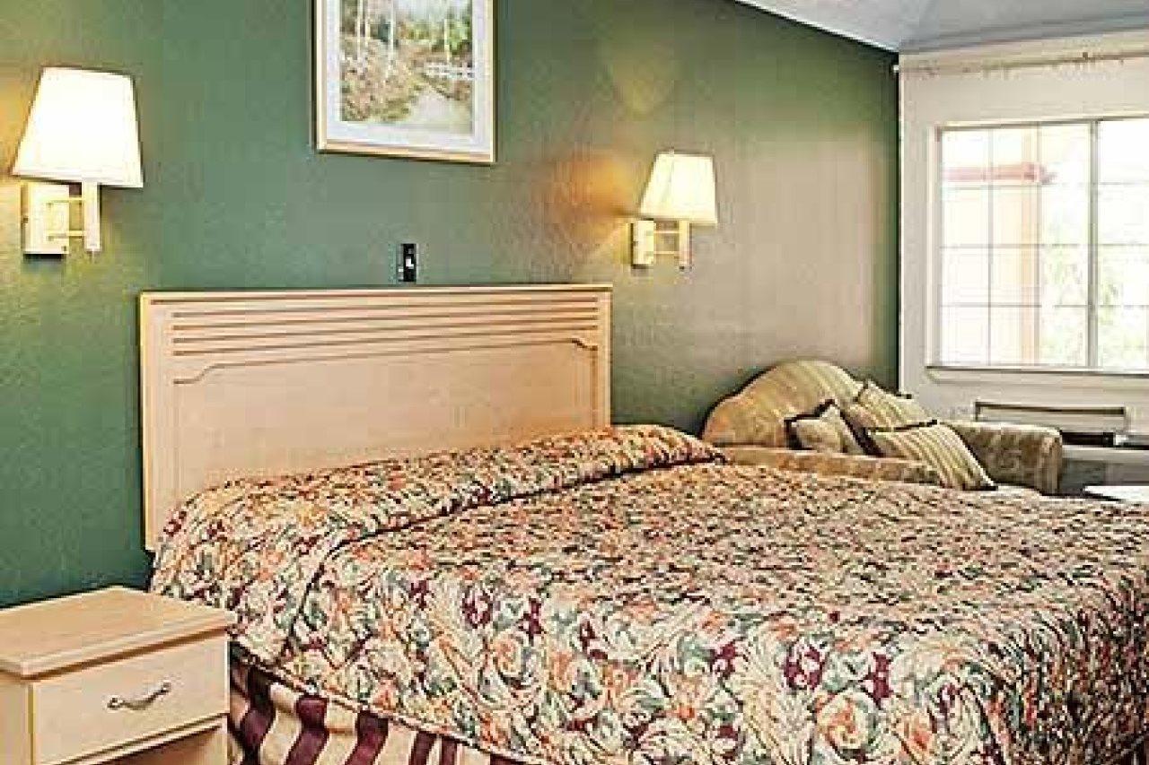 Louetta Crystal Inn 249 North מראה חיצוני תמונה