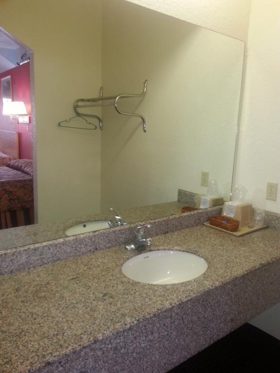 Louetta Crystal Inn 249 North חדר תמונה
