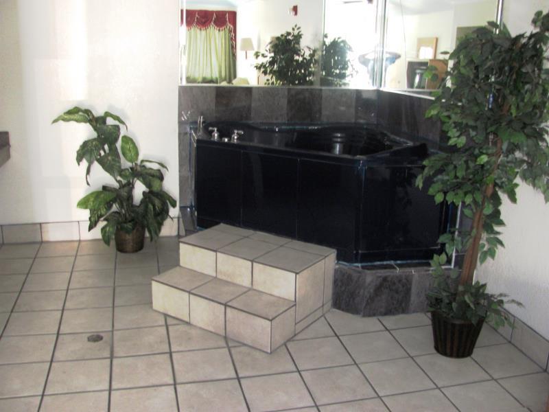 Louetta Crystal Inn 249 North מראה חיצוני תמונה